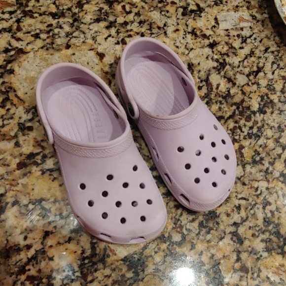 lavender crocs size 9